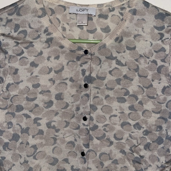 🌹LOFT BUTTON UP SWEATER - Picture 2 of 6